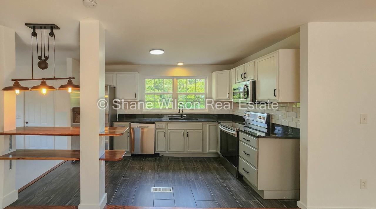 1022 Hibbler Cir - Photo 3 of 15