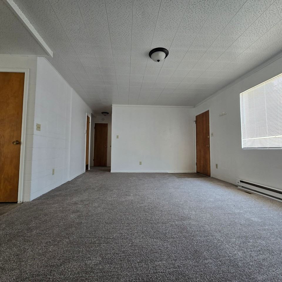 2 bedroom 1 bath Apartment - Photo 2 of 7