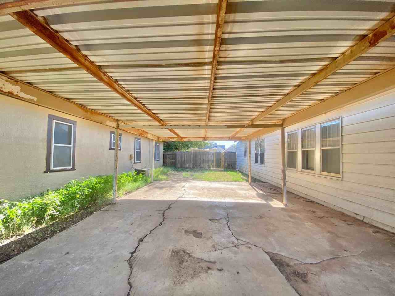 720 S 11th St - Photo 3 of 16