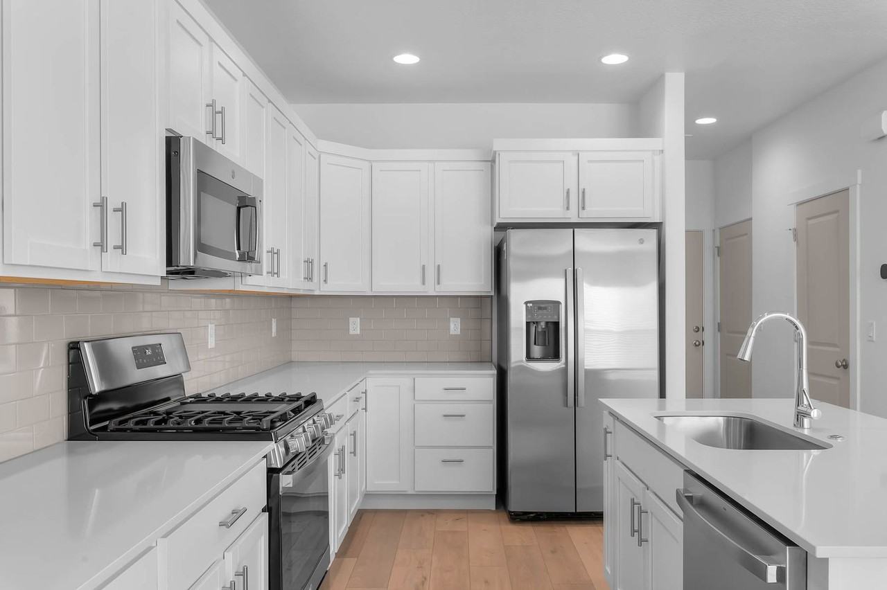 1634 E 6820 N - Photo 2 of 24