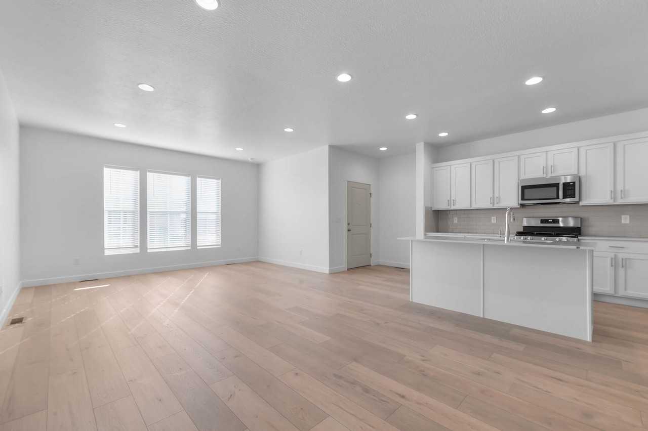 1634 E 6820 N - Photo 5 of 24