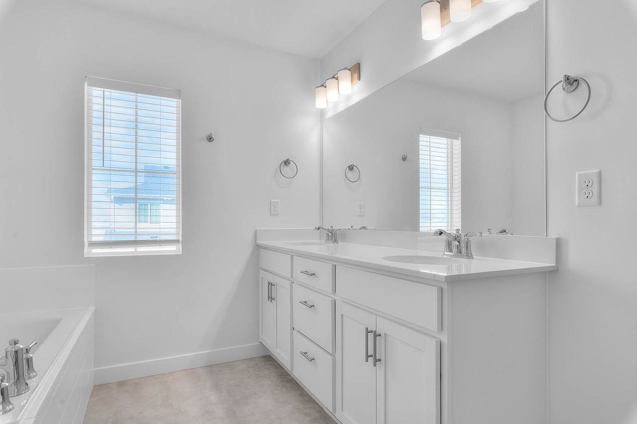 1634 E 6820 N - Photo 7 of 24