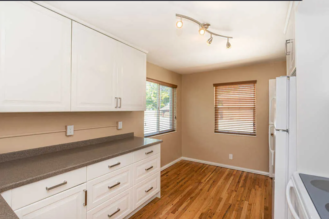 981 36th St - Photo 3 of 22