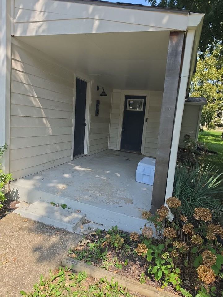 305 S Mill St - Photo 3 of 12