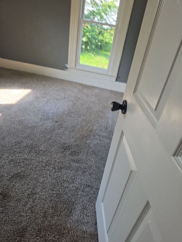 305 S Mill St - Photo 4 of 12
