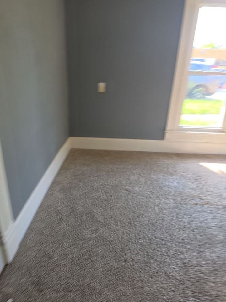 305 S Mill St - Photo 5 of 12
