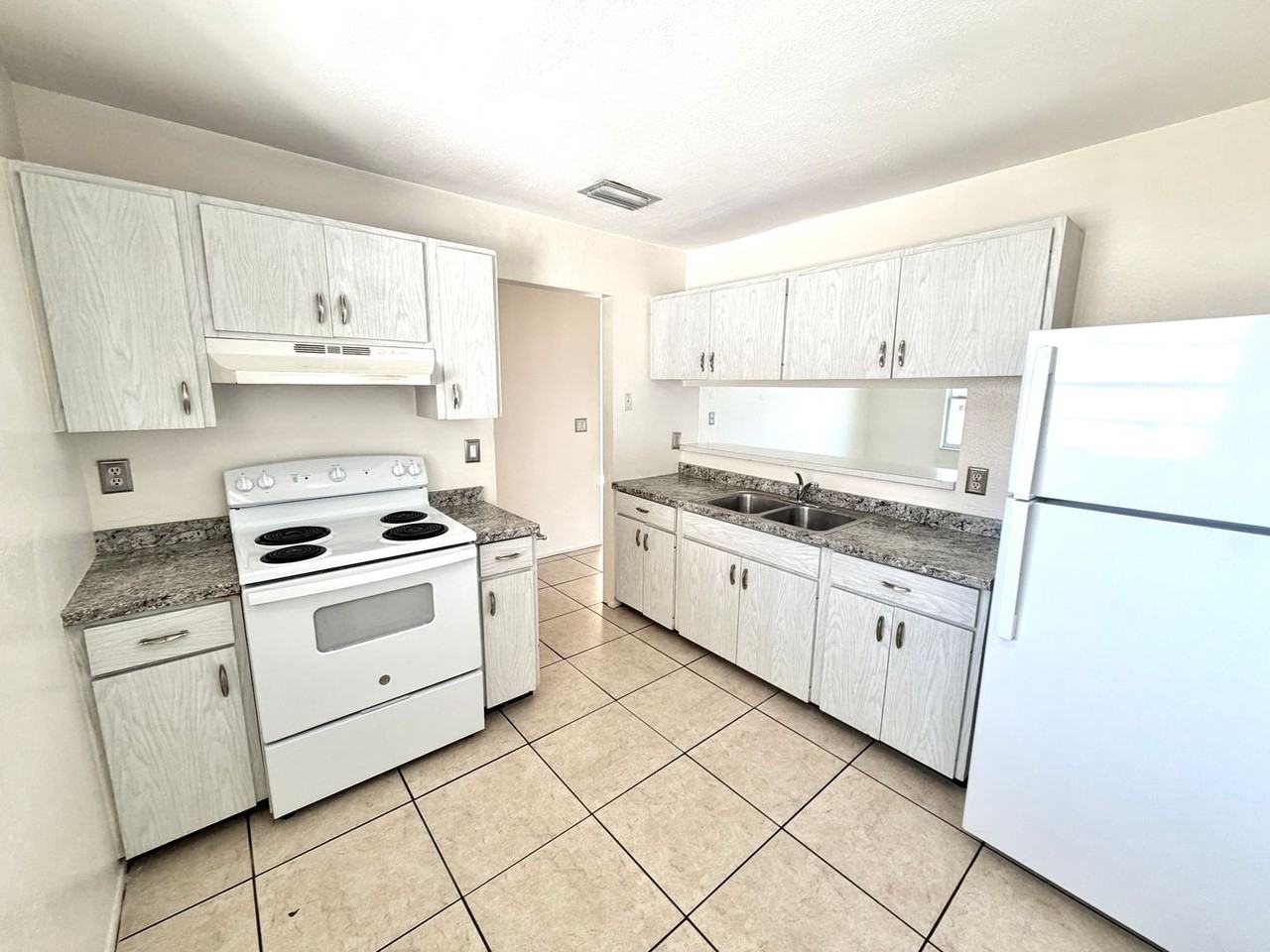 4228-4230-4232 62nd Street West - Photo 6 of 17