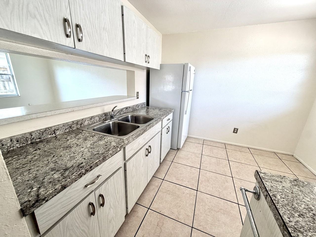 4228-4230-4232 62nd Street West - Photo 7 of 17
