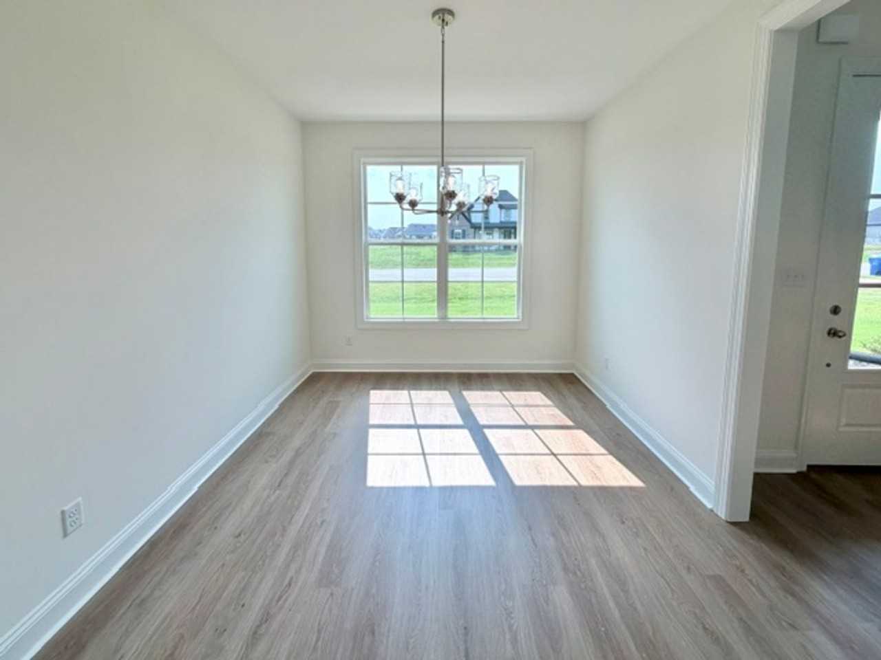 7422 Newbury Dr - Photo 3 of 14