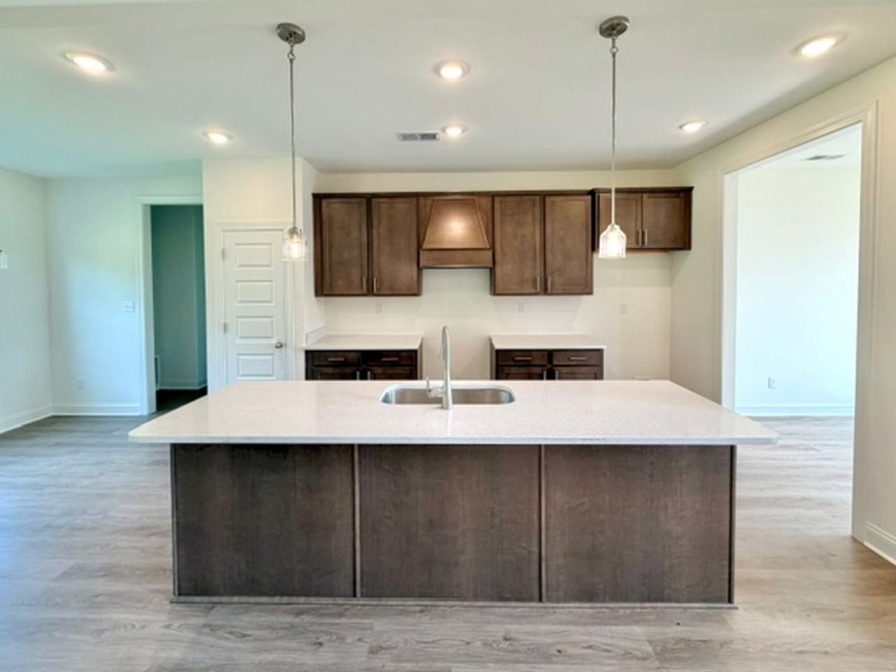 7422 Newbury Dr - Photo 4 of 14