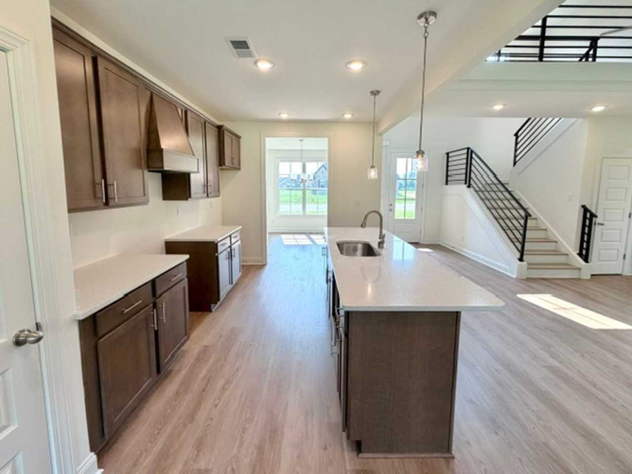 7422 Newbury Dr - Photo 5 of 14