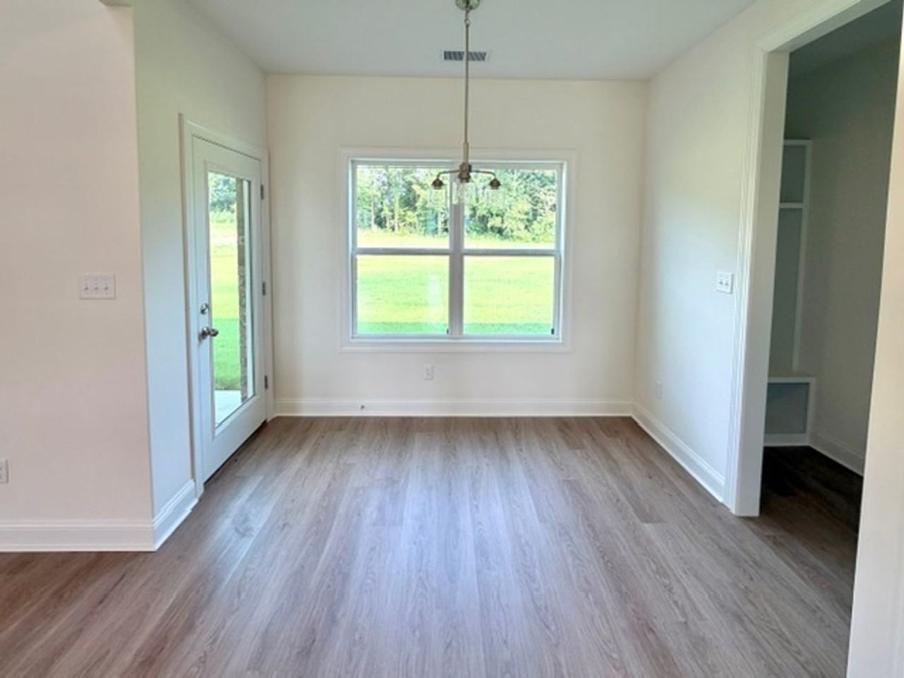 7422 Newbury Dr - Photo 6 of 14