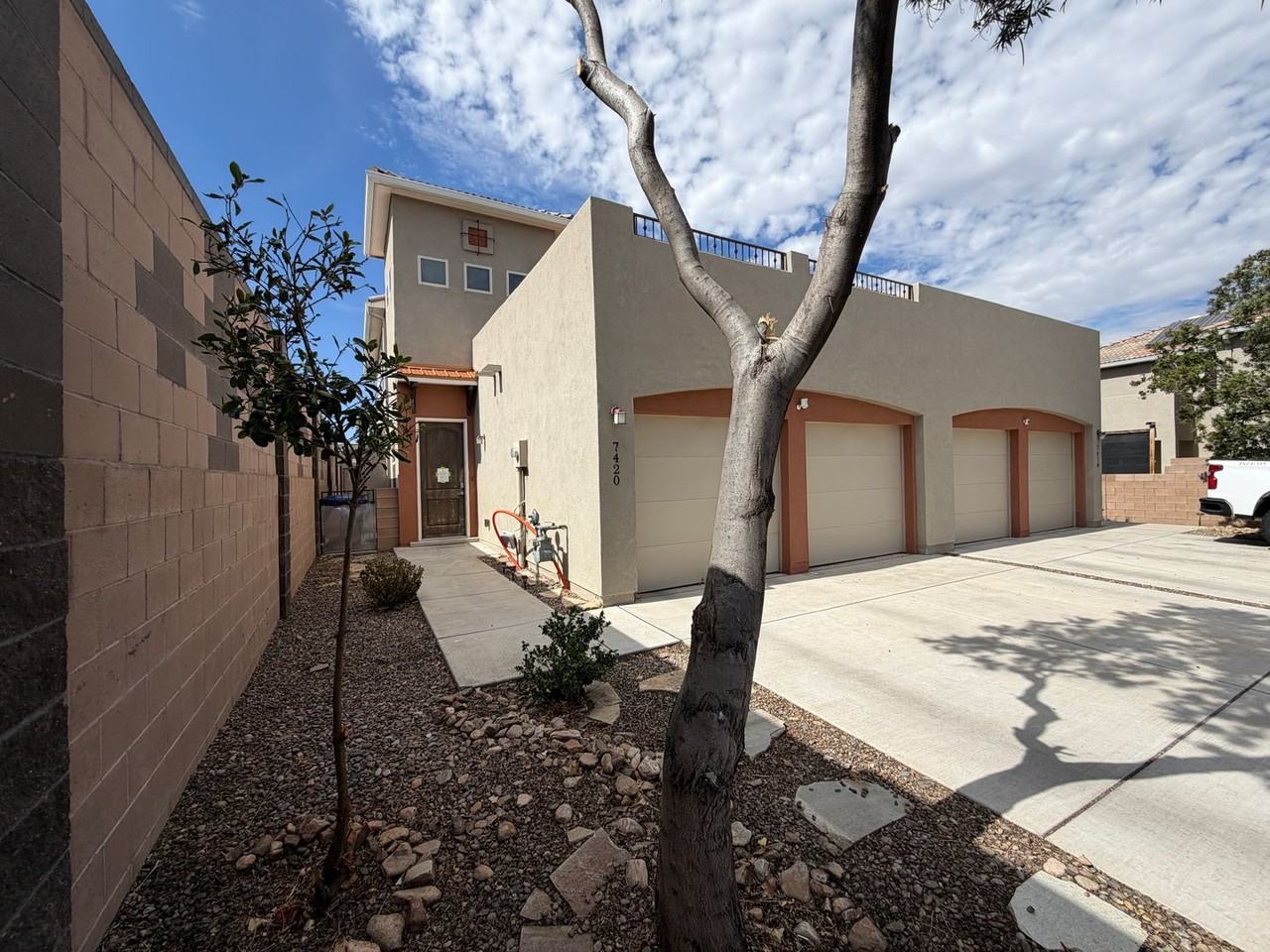7420 Tangerine Ct Ne - Photo 2 of 40
