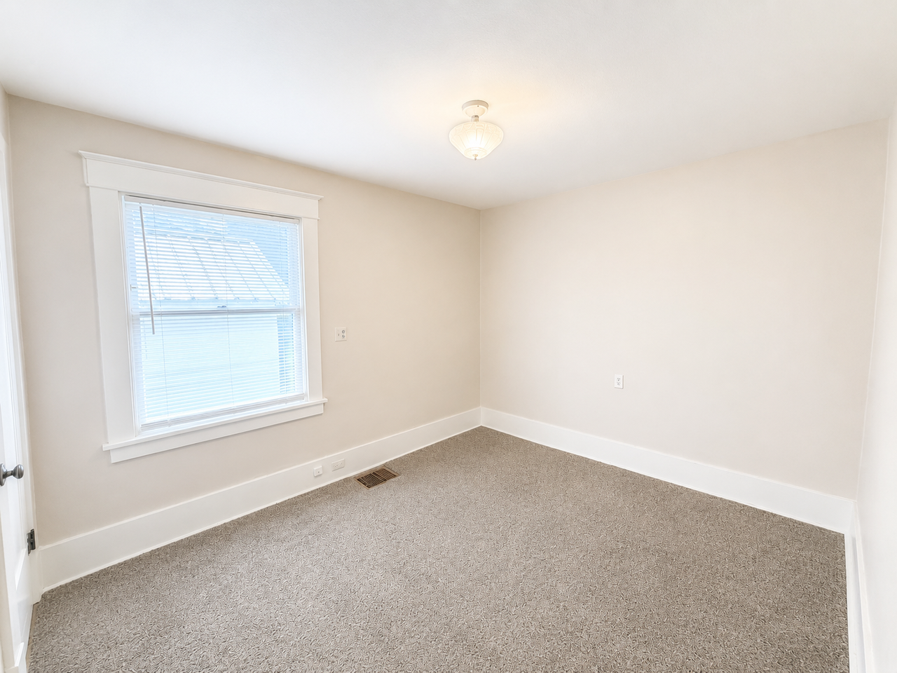2811 S Lamonte St - Photo 5 of 10