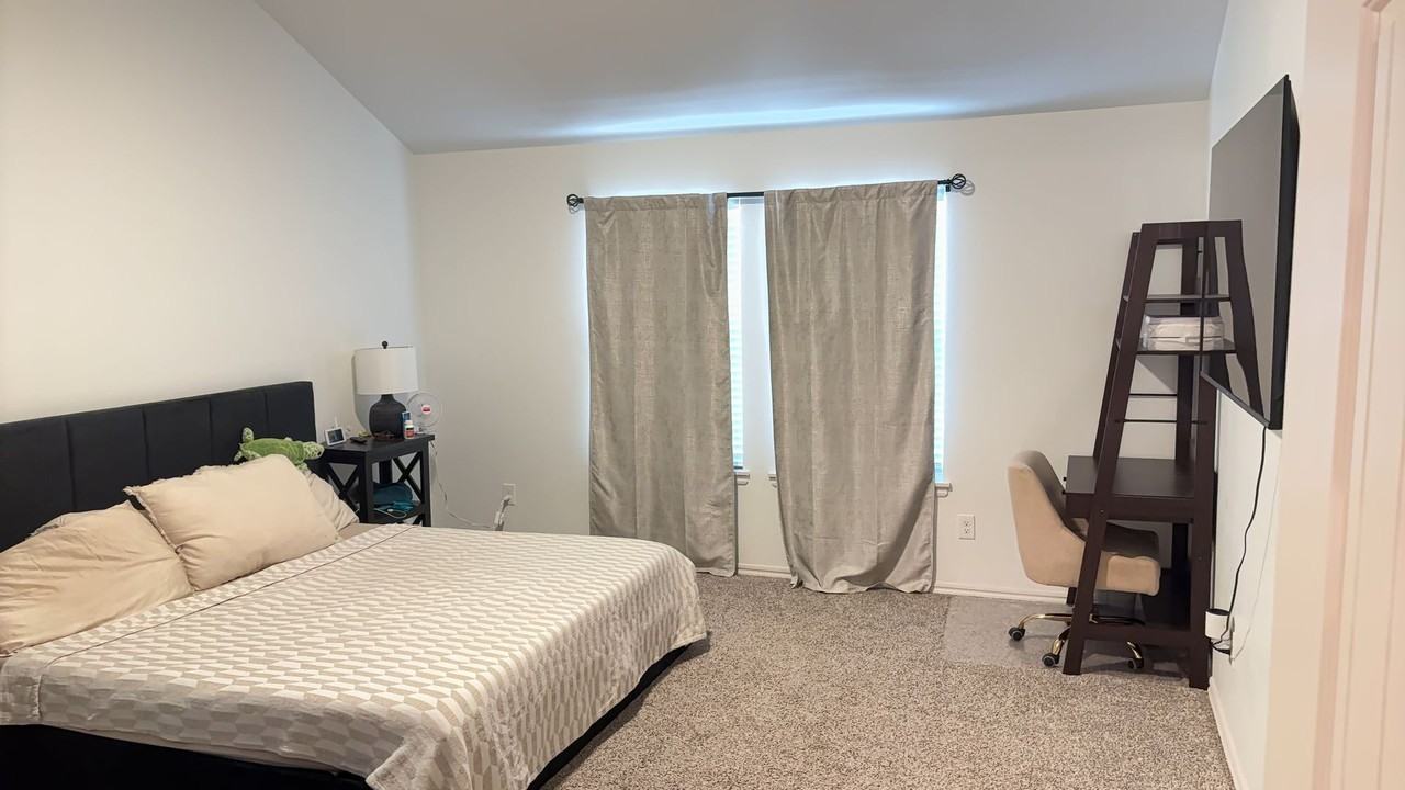 701 Caladium Dr - Photo 6 of 13