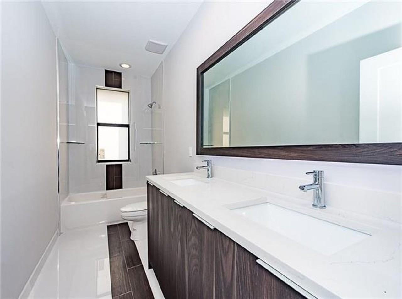 1101 1101 NE 3rd Ave th 1101 - Photo 4 of 7