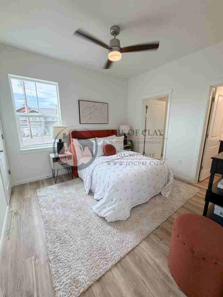 2592 Gilbert St S - Photo 6 of 12