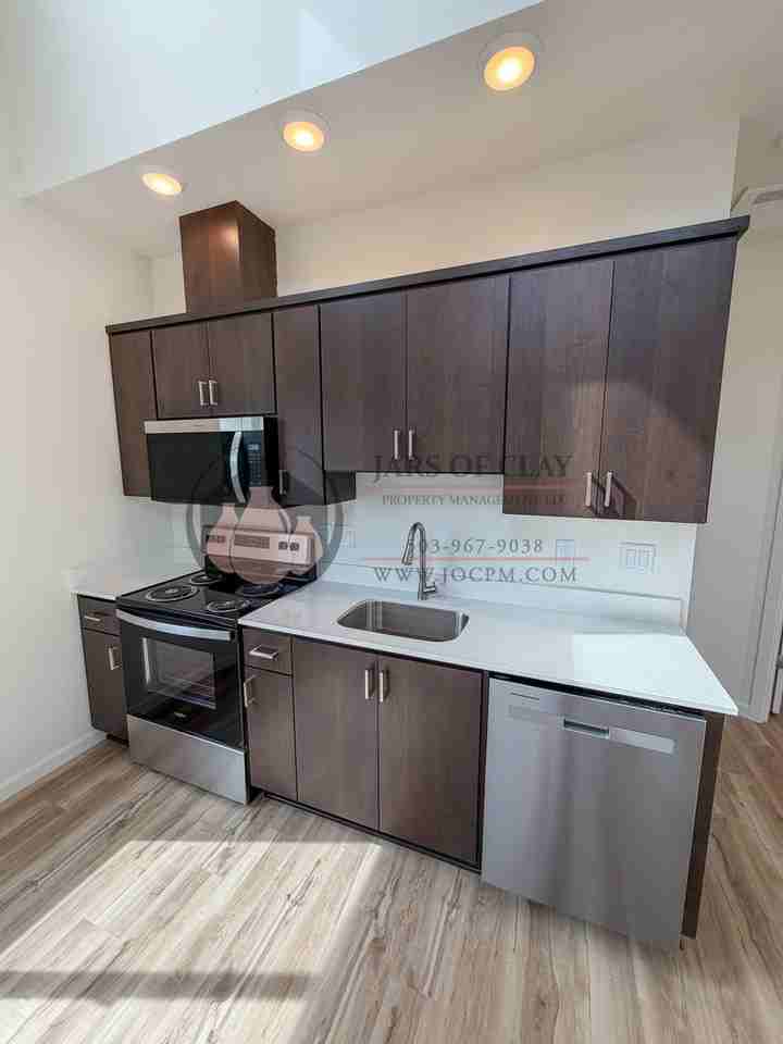2584 Gilbert St S - Photo 4 of 10