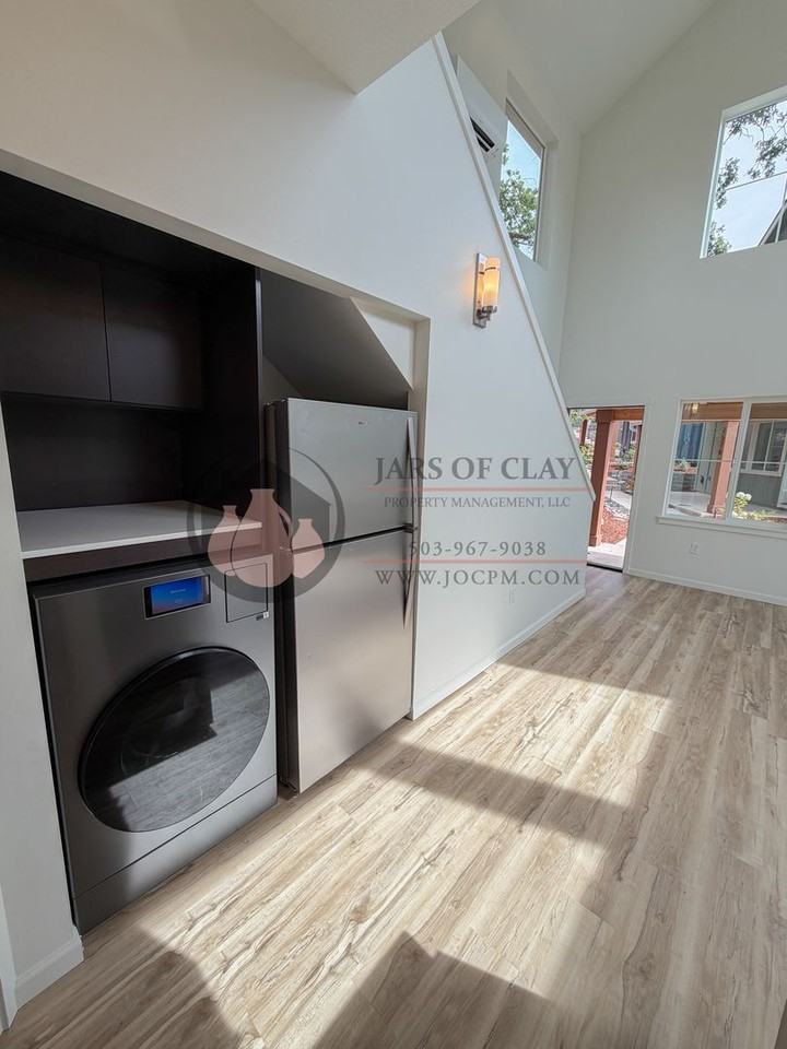 2584 Gilbert St S - Photo 5 of 10