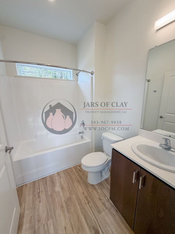 2584 Gilbert St S - Photo 7 of 10