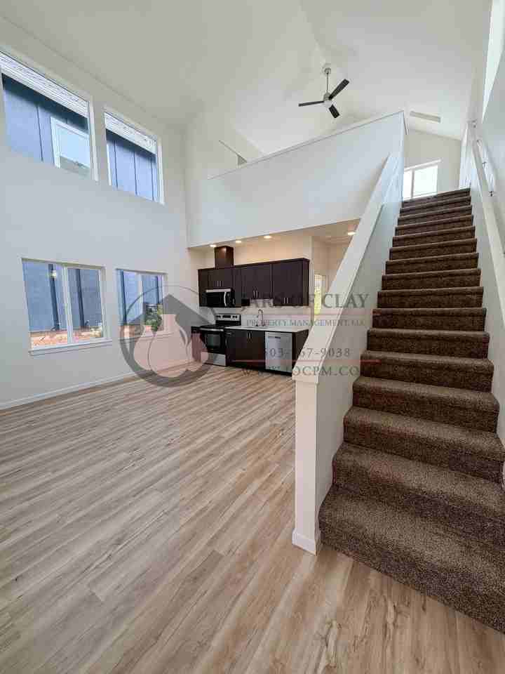 2576 Gilbert St S - Photo 2 of 10