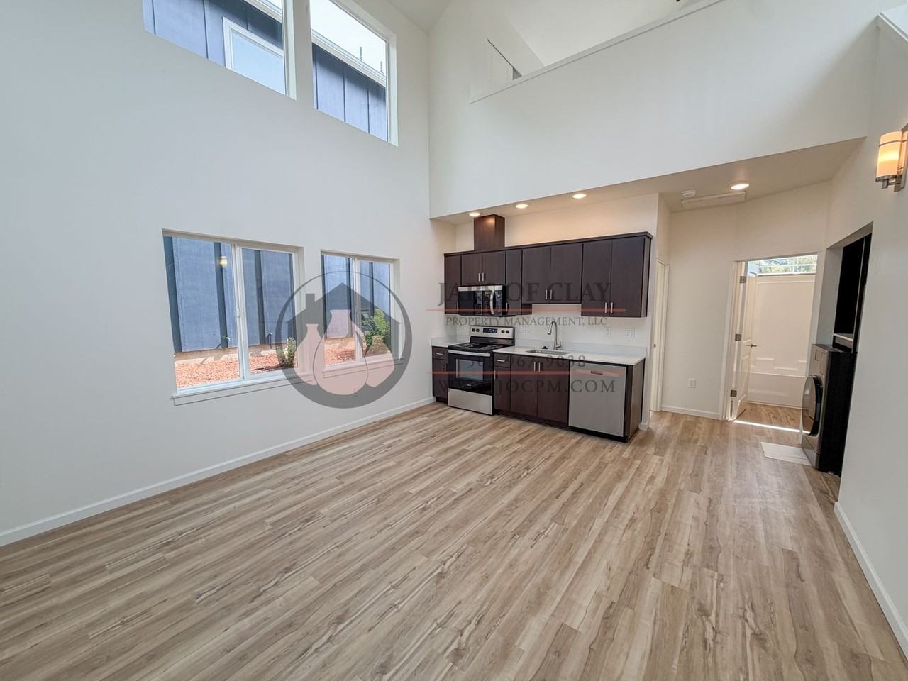 2576 Gilbert St S - Photo 3 of 10