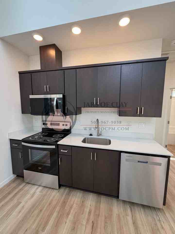 2576 Gilbert St S - Photo 4 of 10