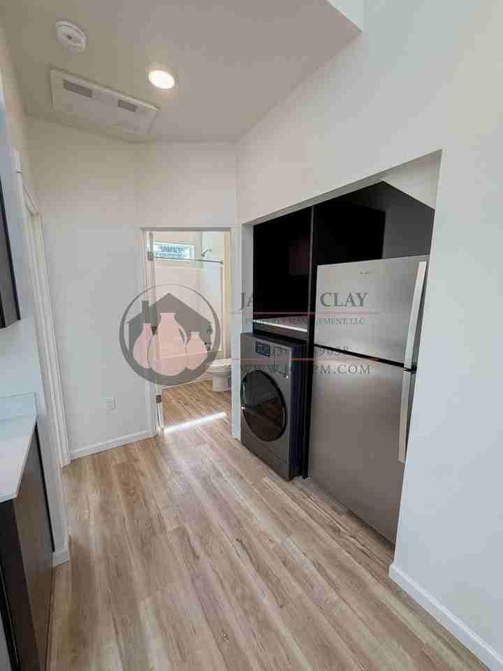2576 Gilbert St S - Photo 5 of 10