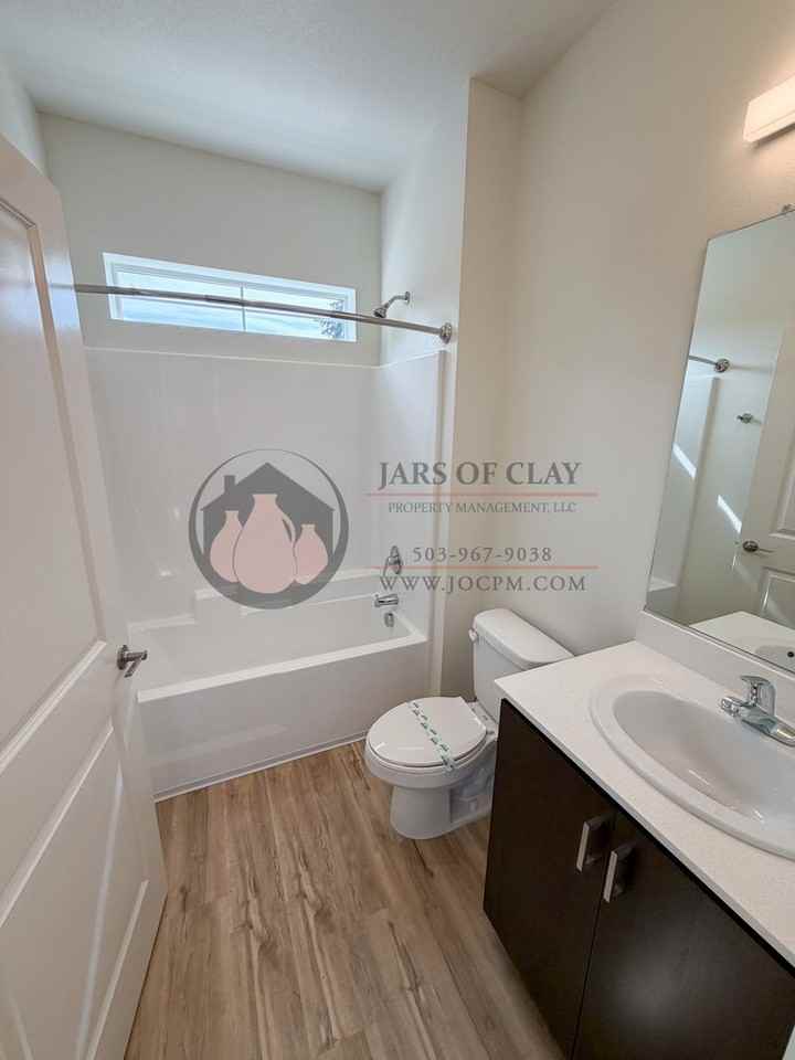2576 Gilbert St S - Photo 6 of 10