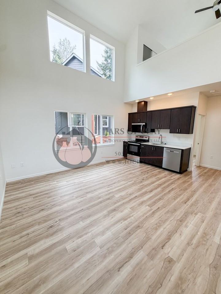 2568 Gilbert St S - Photo 2 of 9