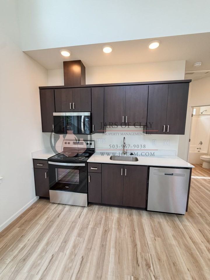 2568 Gilbert St S - Photo 3 of 9