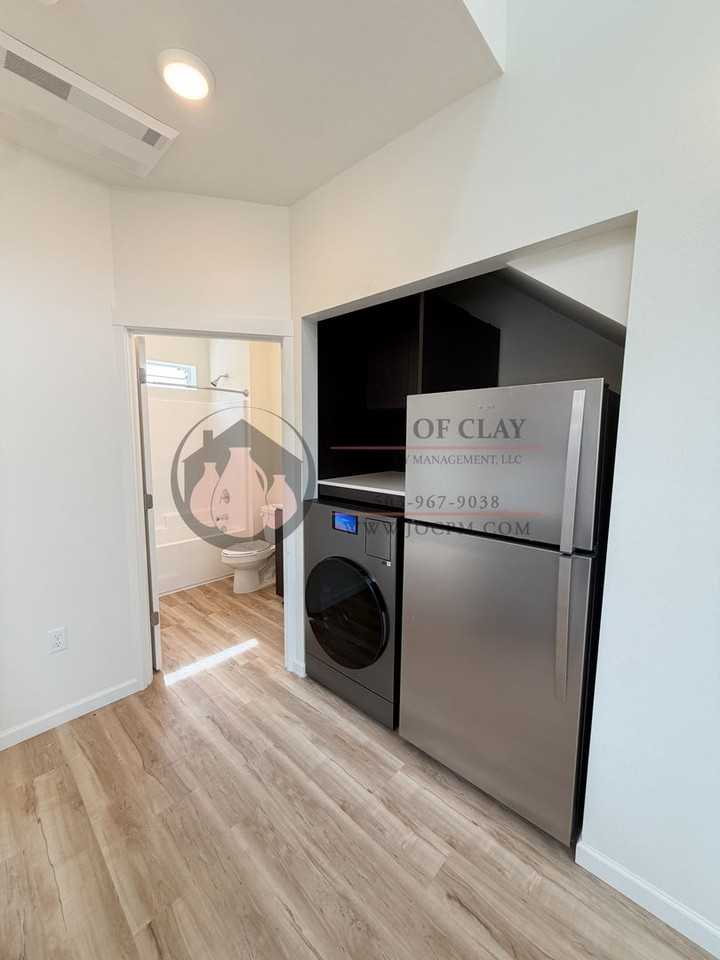 2568 Gilbert St S - Photo 4 of 9