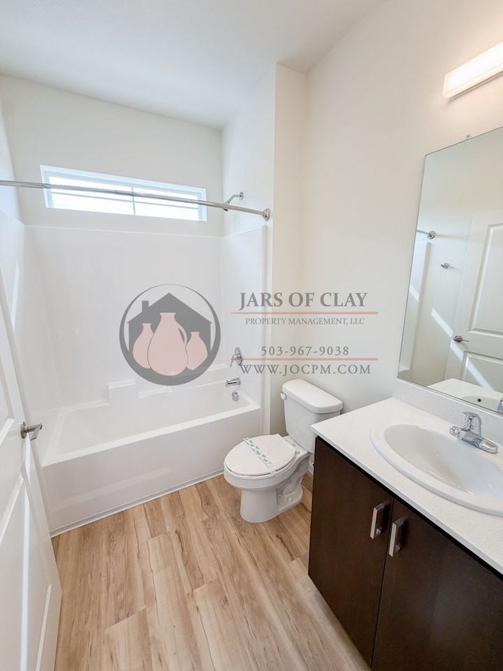 2568 Gilbert St S - Photo 5 of 9