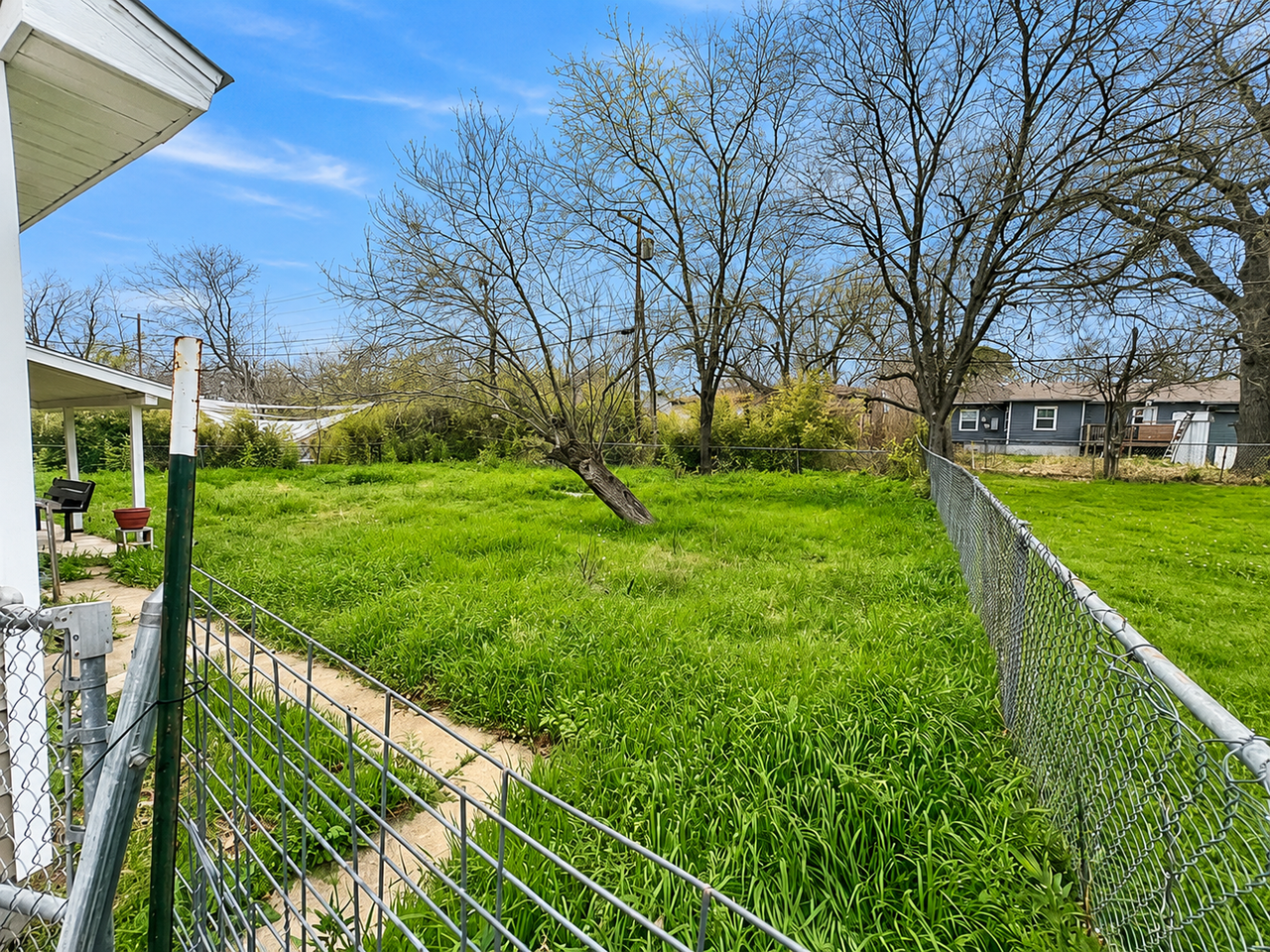 1505 N W S Young Dr - Photo 2 of 12