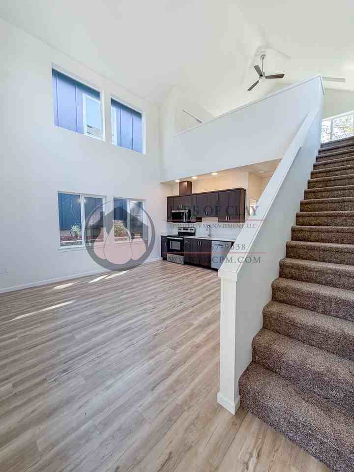 2552 Gilbert St S - Photo 2 of 8
