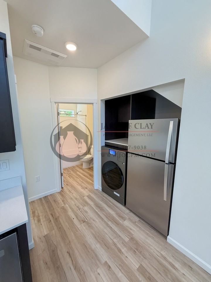 2552 Gilbert St S - Photo 3 of 8