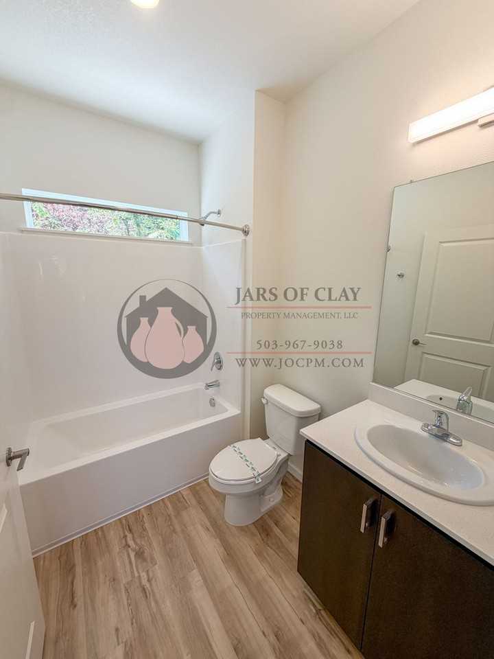 2552 Gilbert St S - Photo 4 of 8