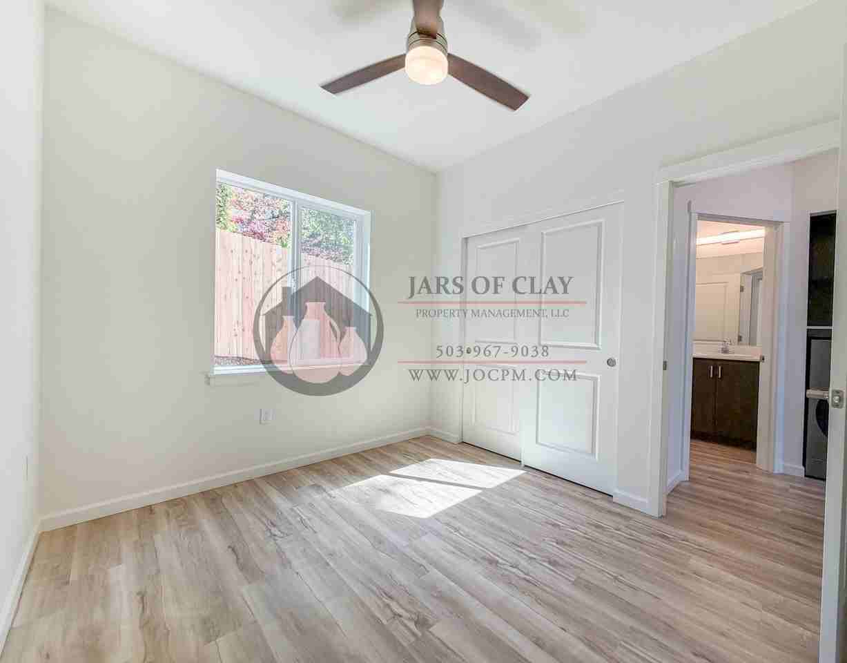2552 Gilbert St S - Photo 5 of 8