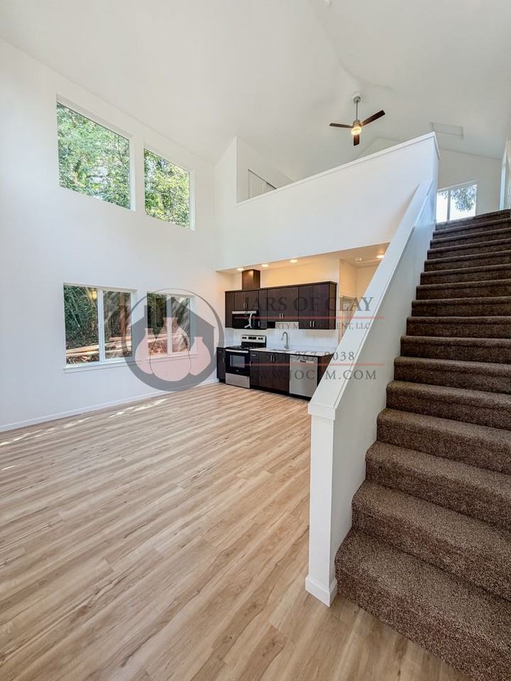 2544 Gilbert St S - Photo 2 of 10