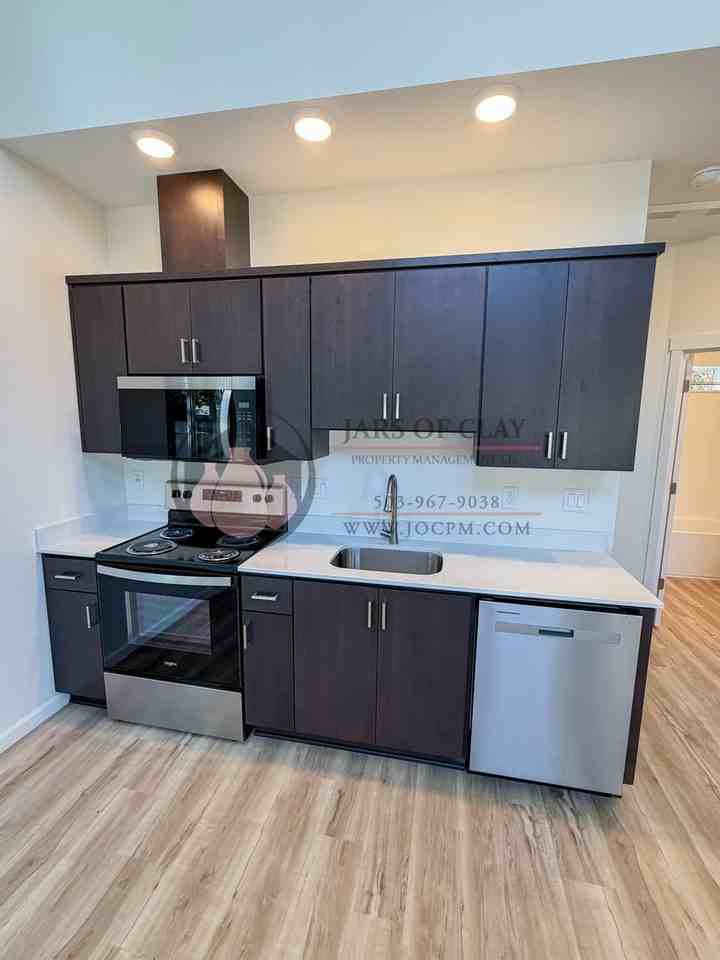 2544 Gilbert St S - Photo 3 of 10