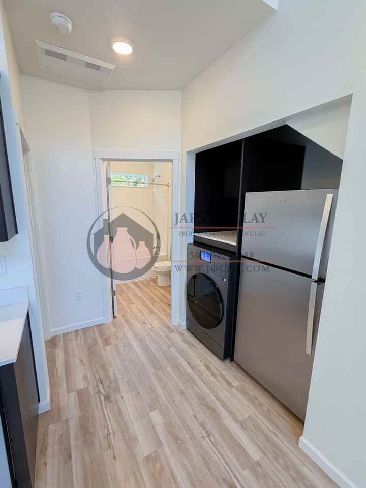 2544 Gilbert St S - Photo 5 of 10