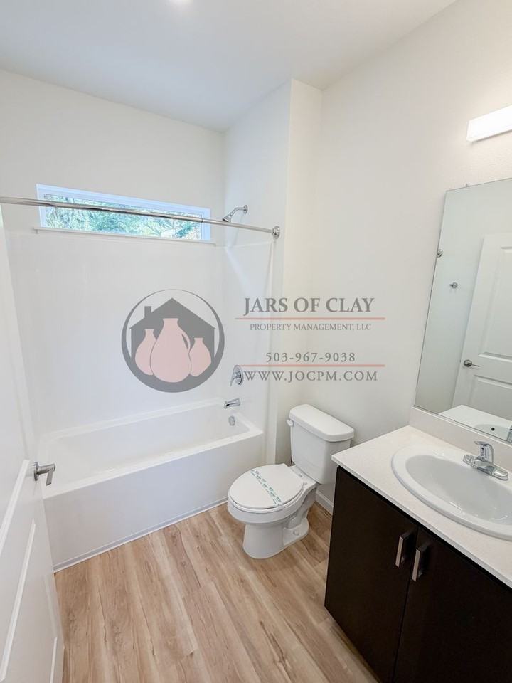 2544 Gilbert St S - Photo 6 of 10