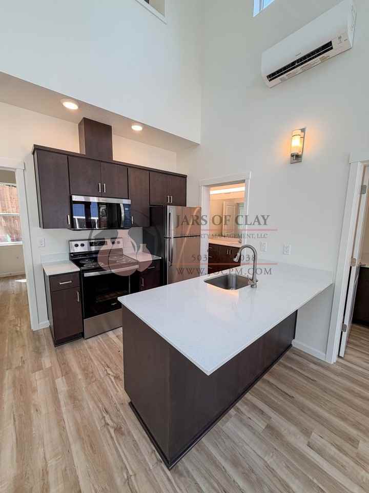 2560 Gilbert St S - Photo 4 of 11