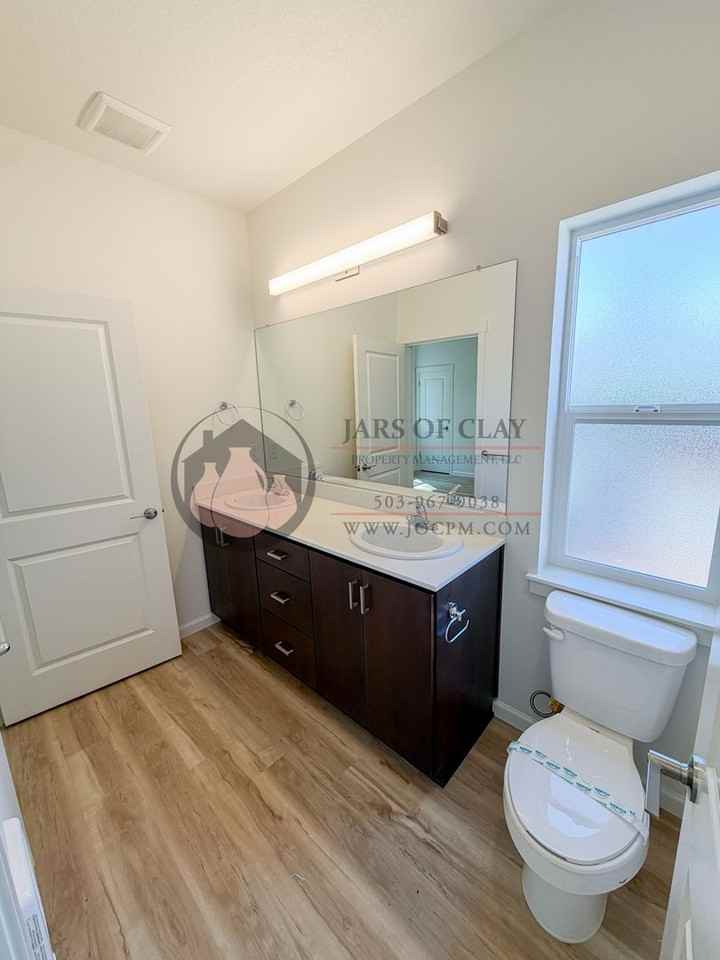 2560 Gilbert St S - Photo 5 of 11