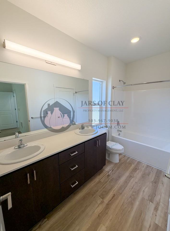 2560 Gilbert St S - Photo 6 of 11