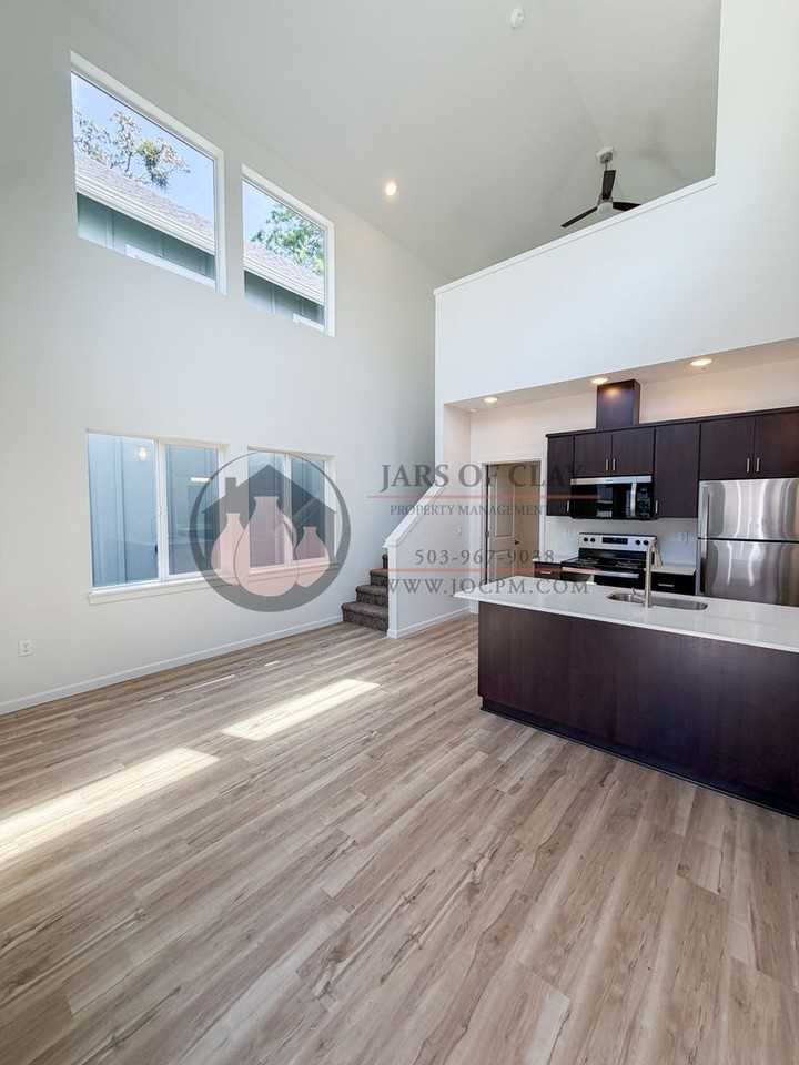 2536 Gilbert St S - Photo 2 of 12