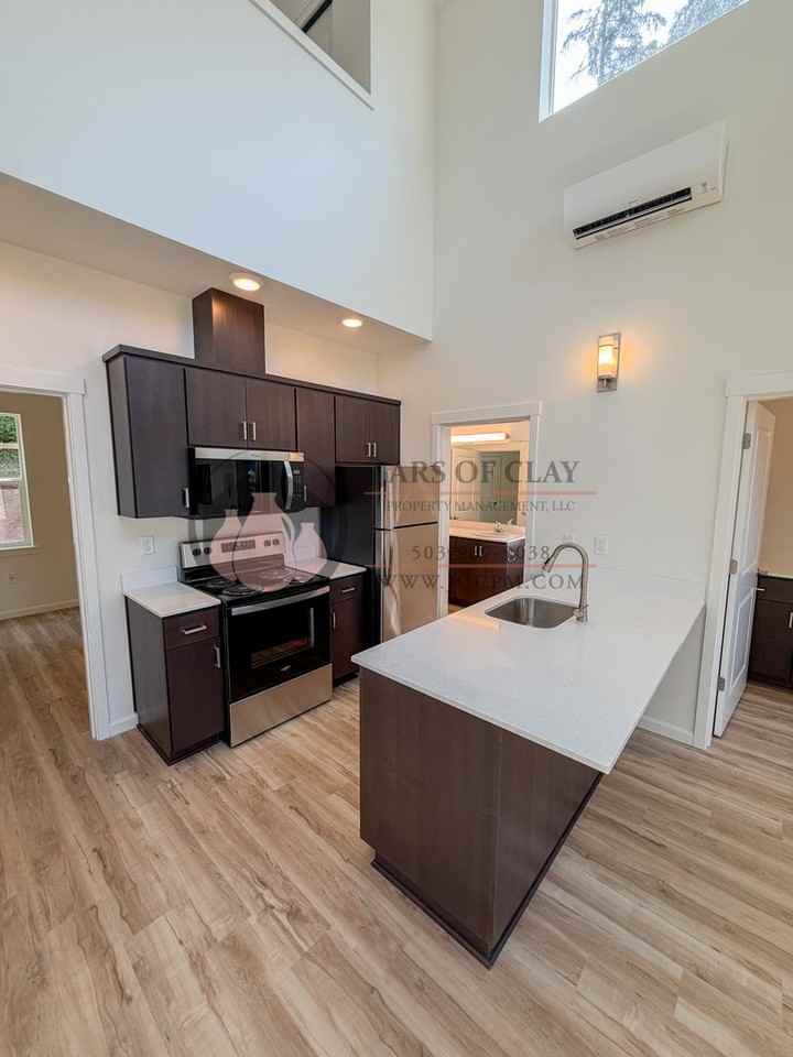 2536 Gilbert St S - Photo 3 of 12