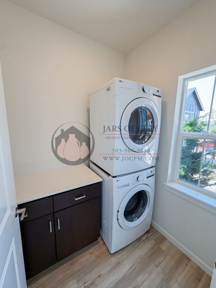 2536 Gilbert St S - Photo 4 of 12