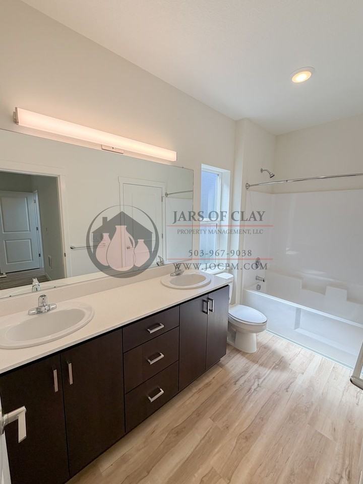 2536 Gilbert St S - Photo 7 of 12