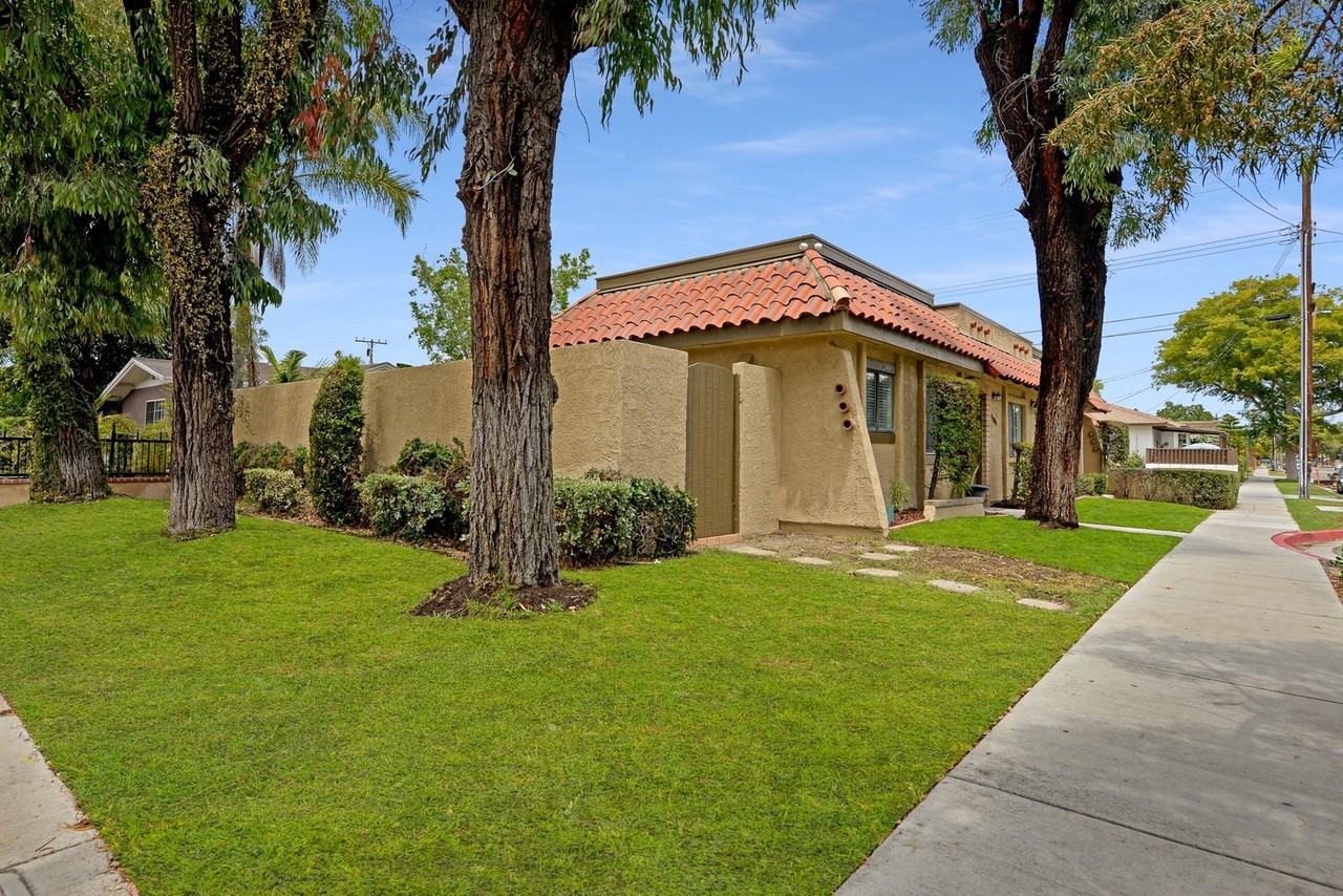 900 N Harbor Blvd - Photo 4 of 19